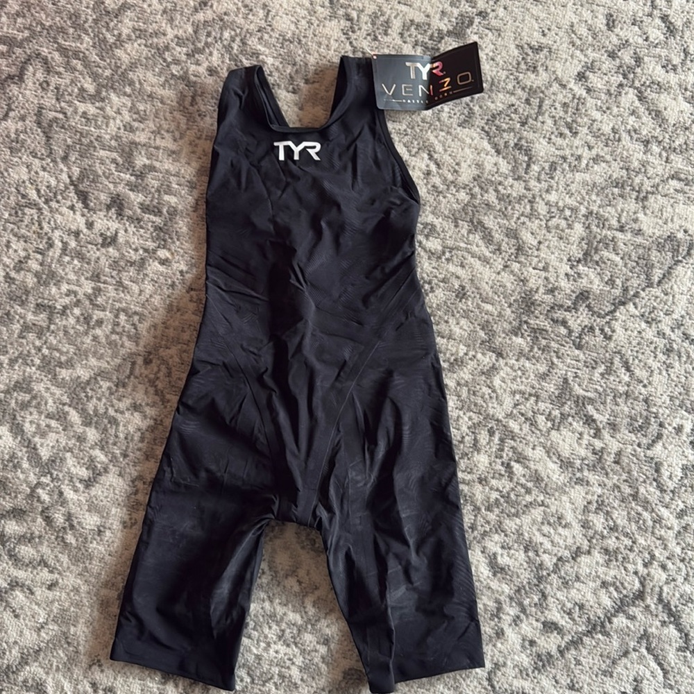 NWT TYR Venzo Closed Back Tech Suit